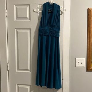 Knee length teal v neck sleeveless dress. Gorgeous color and cut!